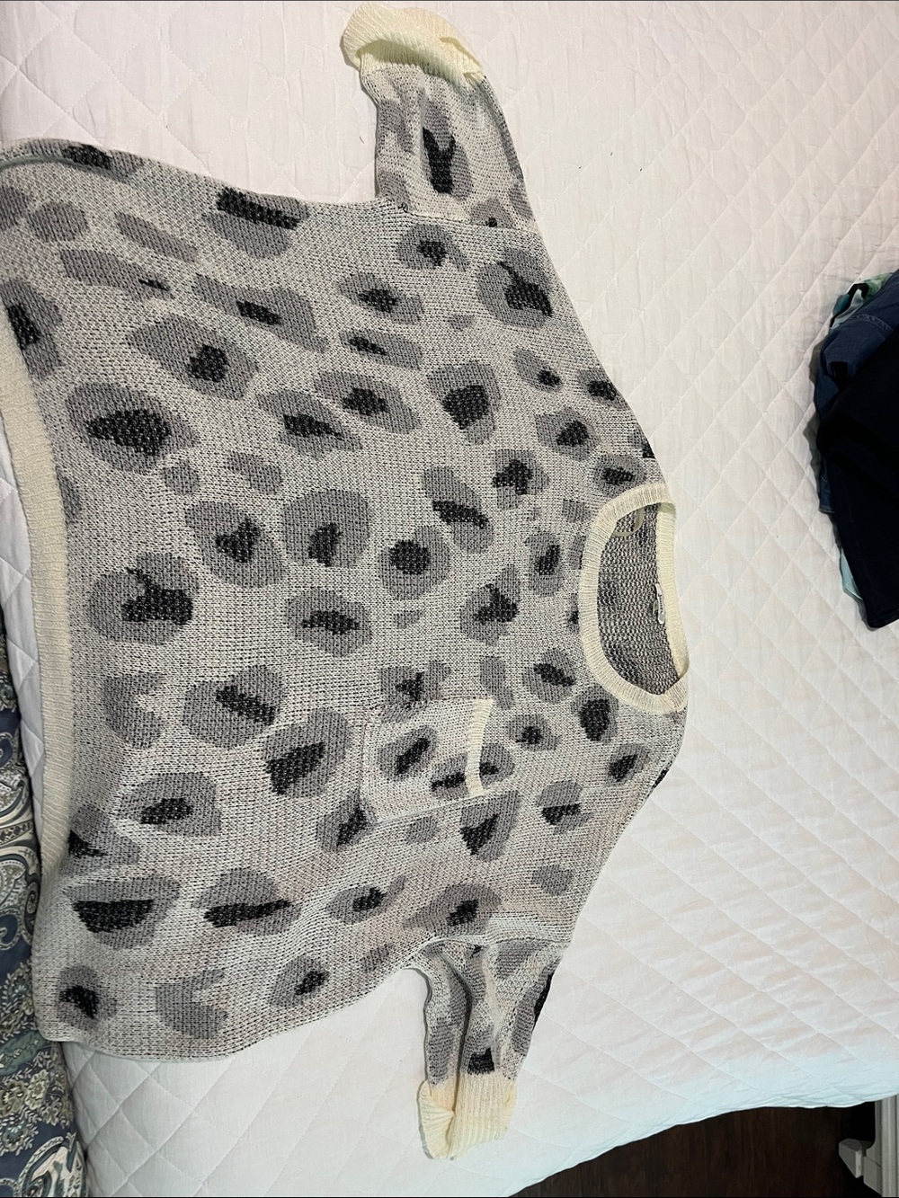 JODIFL Gray & Cream Leopard Knit Pullover